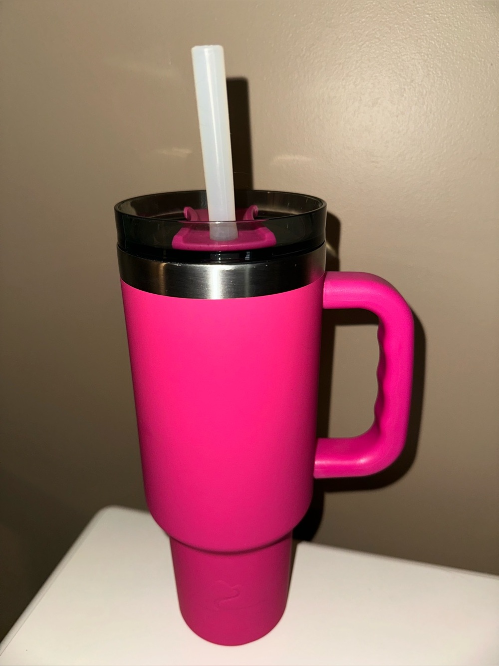 Ozark Trail 40 oz Vacuum-Insulated Stainless-Steel Tumbler with Handle Hot Pink